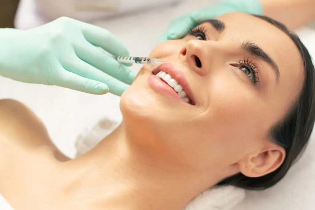 مقایسه روش‌های جوانسازی پوست تزریق ژل، بوتاکس و مزوتراپی